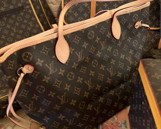 Authentic Louis Vuitton Monogram Neverfull Tote