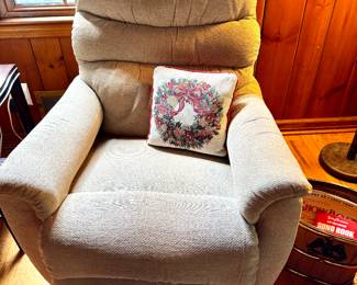 LAZY BOY RECLINING CHAIR