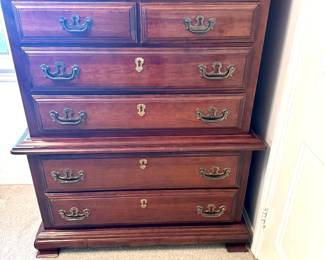 4 PIECE QUEEN CHERRY BEDROOM SET. CHEST OF DRAWERS, DRESSER, MIRROR AND 4 POSTER BED