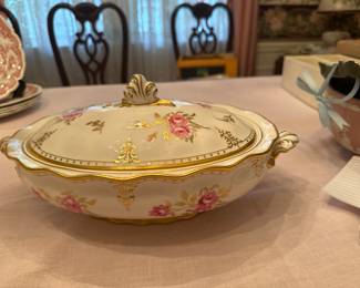ROYAL CROWN DERBY PIXTON ROSES OVAL COVERED SERVING DISH