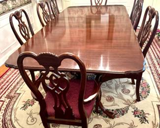 THOMASVILLE CHERRY DINING ROOM TABLE SEATS 12.  COMES WITH 8 CHAIRS, 2 LEAFS AND TABLE PADS