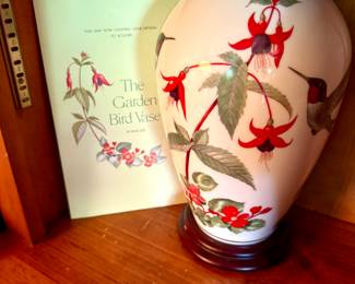 FRANKLIN MINT MARSHLAND GARDEN BIRD VASE