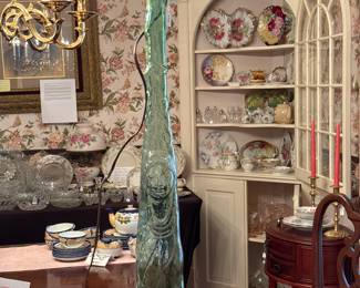 32" GREEN GLASS CHIANTI BOTTLE KNEELING WOMAN - ITALY