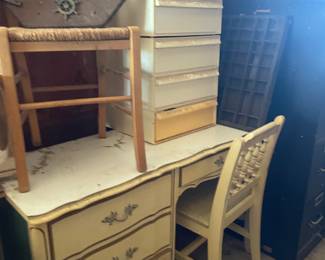 French Provincial Furniture 