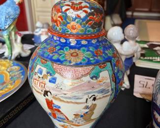 Very Fine Early 20th C. Japanese Imari Urn with Lid