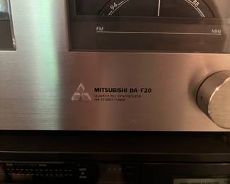 DA-F20 Mitsubishi Stereo Receiver Tuner 