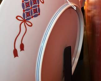 Verso of Kutani Crane Charger