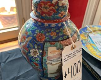 Very Fine Early 20th C. Japanese Imari Urn with Lid