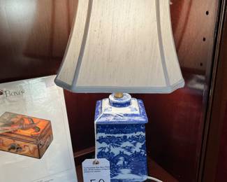 Blue Willow Pottery Tablelamp