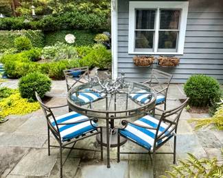 Brown Jordan patio table with chairs! 48" round 