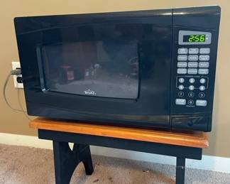700 Watt Rival Microwave