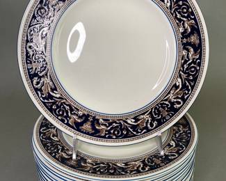 Set Of 14 Wedgwood Florentine Dinner Plates