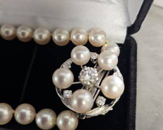 This one stunning...14kt white gold pearl choker with 5 smaller diamonds and center diamond 1 ct brilliant diamond center with matching earrings..we have GIA cert for this.. diamonds great quality!