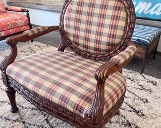 This Double Wide Chair is in AMAZING condition! 
