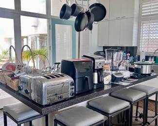 Counter Stools in Grey Metal and white leather