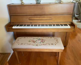 #15 - $1,000 Yamaha upright piano Model 386067 - 1945 - Nippon Gakki.