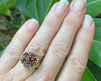 $250 - 14kt yellow gold ring size 6 with 7 garnet - 4.75 tt weight
