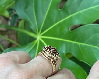 $250 - 14kt yellow gold ring size 6 with 7 garnet - 4.75 tt weight