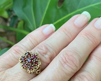 $250 - 14kt yellow gold ring size 6 with 7 garnet - 4.75 tt weight