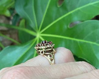 $250 - 14kt yellow gold ring size 6 with 7 garnet - 4.75 tt weight