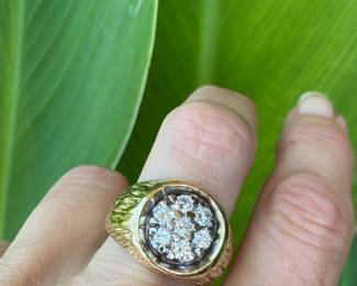 #72- 10kt gold diamonds cluster ring (1 ctw), 12.8 grams - size 9 1/2 - $760
