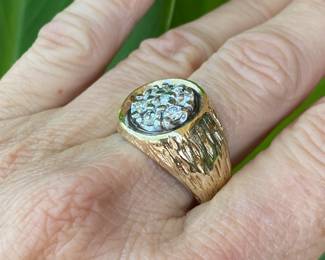 #72- 10kt gold diamonds cluster ring (1 ctw), 12.8 grams - size 9 1/2 - $760.00