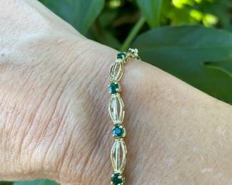 #67 - $365 - 7" Emerald bracelet on 10kt gold . 6.6gr.