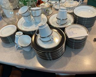#23 - $250 Legendary by Noritake Renwick Platinum 4320 set of china 84 pieces