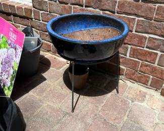 #62 - $36 Pot blue and stand 16x17
