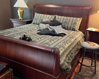 #35 - $700 Haverty's Pennyslvania house King size sleigh bed with guest mattress almost new