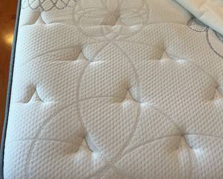 $700 Haverty's Pennyslvania house King size sleigh bed with guest mattress almost new