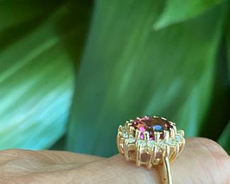 #64 - $480 - 14kt gold stone - 1 carat diam. 1ct center stone possibly pink sapphire. 5.3grams - sz 5.5