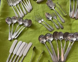 $915 - Lunt Treasure flatware 62 pieces 1,387 gr