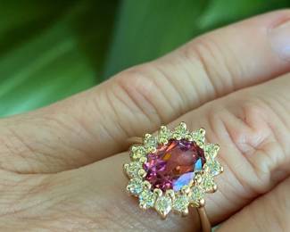 #64 - $480 - 14kt gold stone - 1 carat diam. 1ct center stone possibly pink sapphire. 5.3grams - sz 5.5