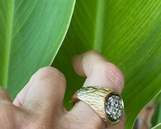 #72- 10kt gold diamonds cluster ring (1 ctw), 12.8 grams - size 9 1/2 - $760