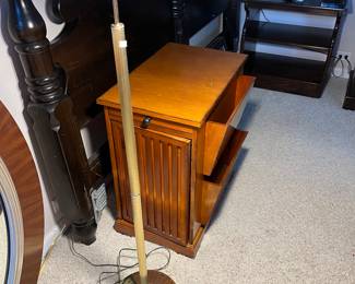 $80 - Side cabinet - table with double magazine holders