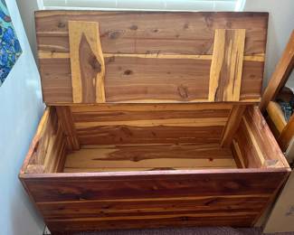 #47 - $150 Cedar chest 40Wx20Dx21T