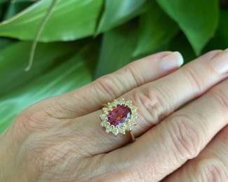 #64 - $480 - 14kt gold stone - 1 carat diam. 1ct center stone possibly pink sapphire. 5.3grams - sz 5.5