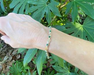 #67 - $365 - 7" Emerald bracelet on 10kt gold . 6.6gr.