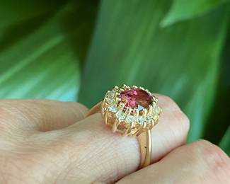 #64 - $480 - 14kt gold stone - 1 carat diam. 1ct center stone possibly pink sapphire. 5.3grams - sz 5.5