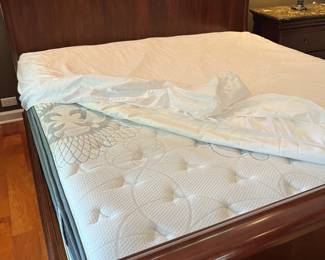 $700 Haverty's Pennyslvania house King size sleigh bed with guest mattress almost new
