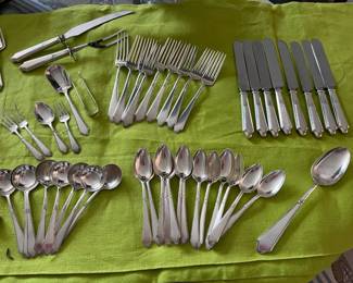 $915 - Lunt Treasure flatware 62 pieces 1,387 gr