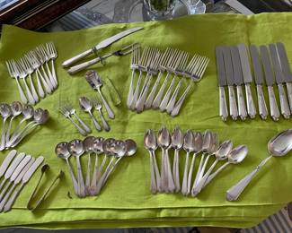 $915 - Lunt Treasure flatware 62 pieces 1,387 gr