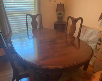 Formal dining set. 
Excellent condition
L-64”
W-45”
H-29”