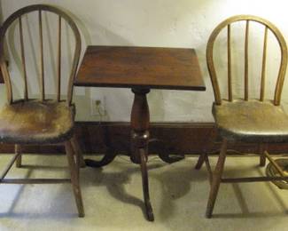 Den 5 Antique chairs and table