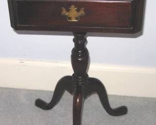 mast bedrn 17 mahog one drawer qa stand