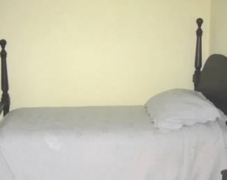 Office 4 Four post bed