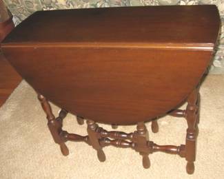 Liv Rm 3 Mahog gateleg tbl