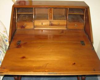 Bdrm 3 Pine Desk Interior