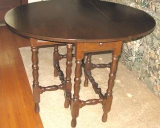 Liv Rm 2 Mahog gateleg tbl